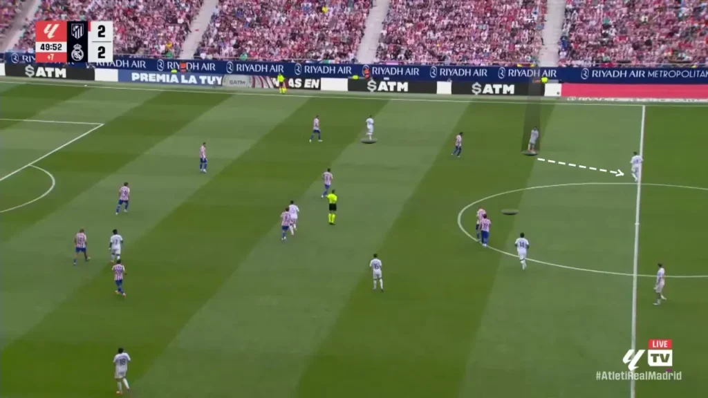 Dani Carvajal played into Federico Valverde in the right half-space, before immediately starting his forward run.